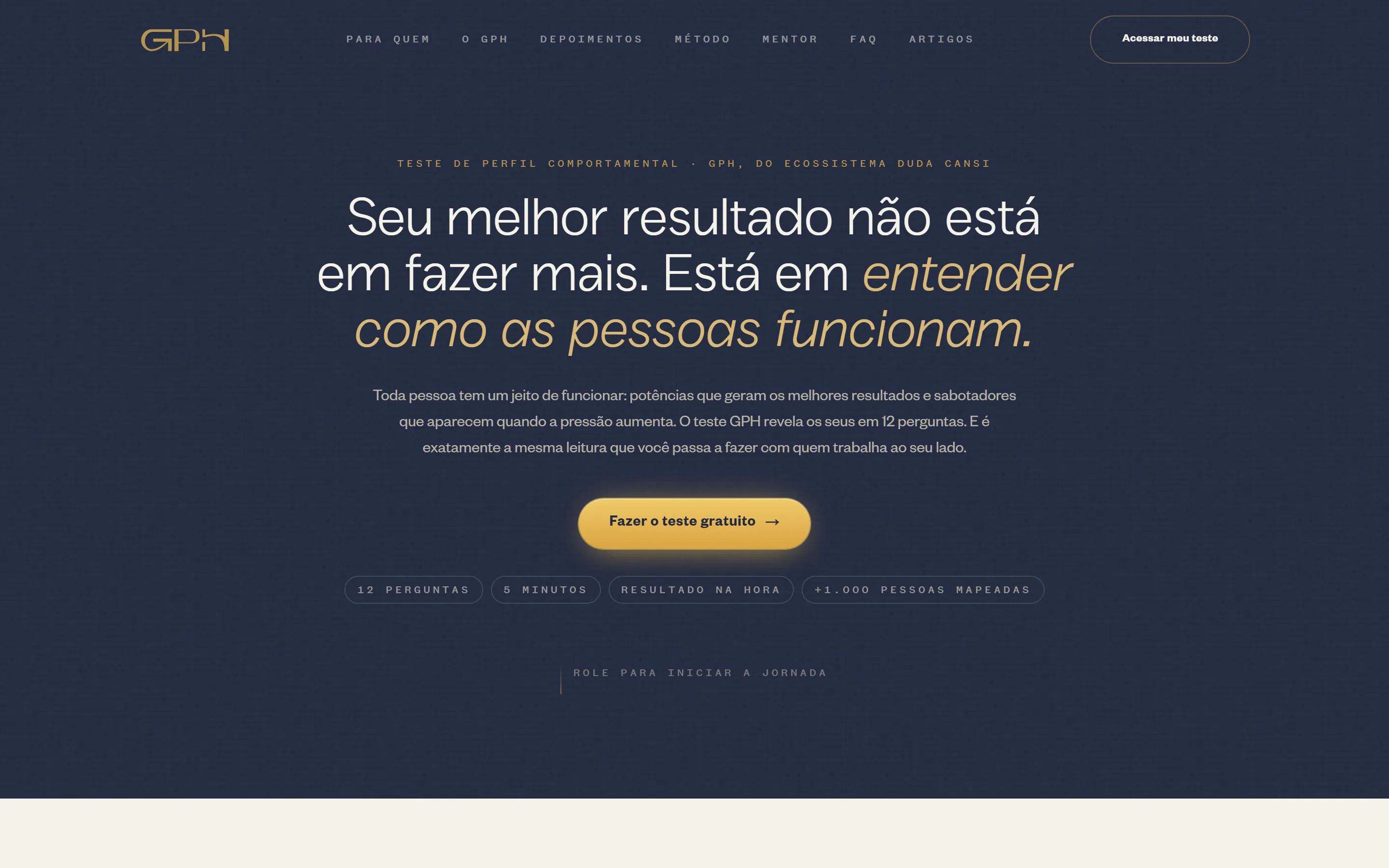 Topo do site da GPH no desktop: fundo azul-escuro, título “Seu melhor resultado não está em fazer mais. Está em entender como as pessoas funcionam.” com o trecho final em dourado, botão “Fazer o teste gratuito” e quatro etiquetas sobre o teste.