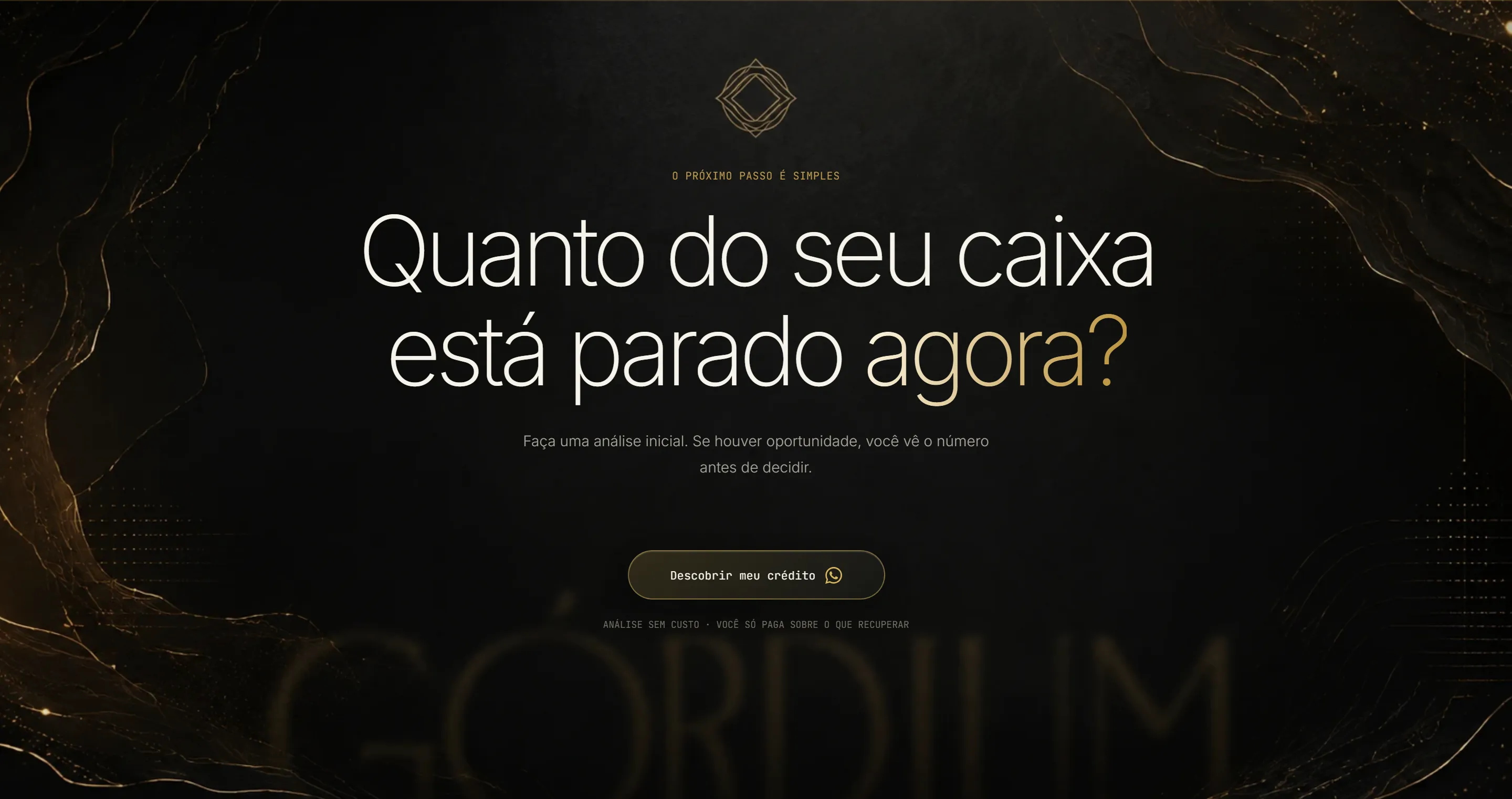 Chamada final do site da Górdium: título “Quanto do seu caixa está parado agora?”, botão “Descobrir meu crédito” com ícone do WhatsApp e fundo escuro com veios dourados.