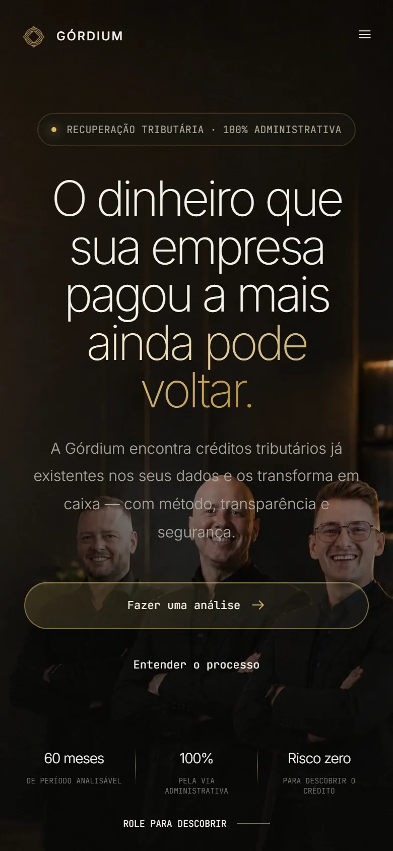 Topo do site da Górdium no celular, com menu recolhido, título centralizado, botão “Fazer uma análise” e a foto de três homens abaixo do texto.